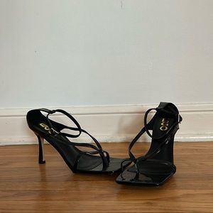 Shiny black square toed heals